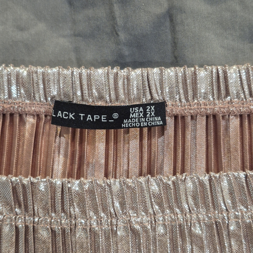 Black Tape Metallic Pink Pleated Mini Skirt - Picture 5 of 7